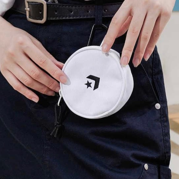 Converse Utility Pouch Unisex Bag White Zip Logo 10023842-A01 - Picture 2 of 7